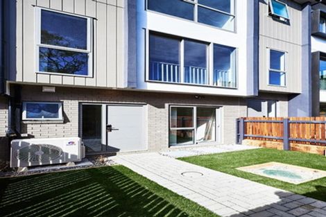 Photo of property in 2 The Boulevard, Sunnyhills, Auckland, 2010