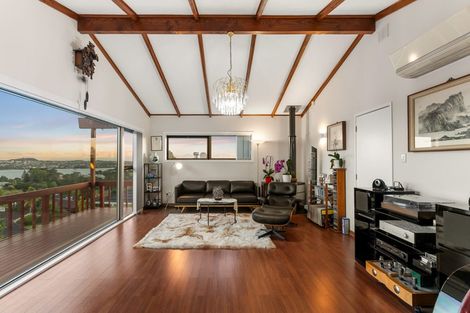 Photo of property in 6 Chelsea View Drive, Chatswood, Auckland, 0626
