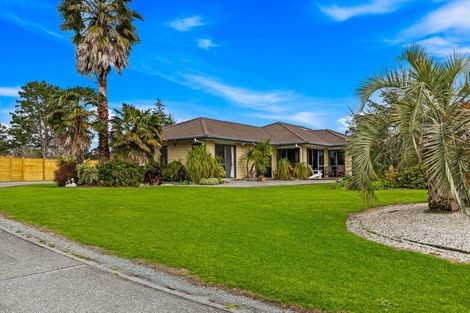 Photo of property in 41 Whangaparaoa Road, Red Beach, 0932