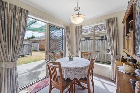 Photo of property in 28 Sovereign Isle Lane, Rototuna, Hamilton, 3210