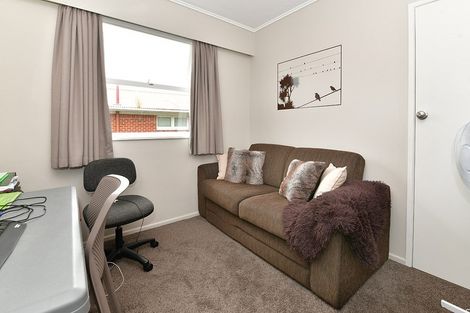 Photo of property in 12 Tawhana Crescent, Red Beach, 0932