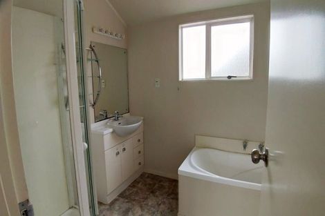 Photo of property in 10 Granville Drive, Massey, Auckland, 0614