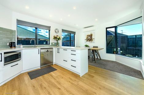 Photo of property in 2/32 Anglesea Avenue, Parklands, Christchurch, 8083
