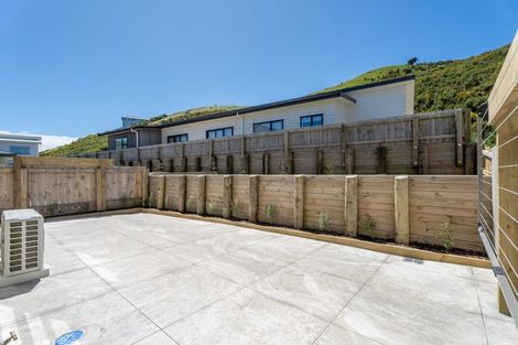 Photo of property in 41 Farnworth Terrace, Glenside, Wellington, 6037