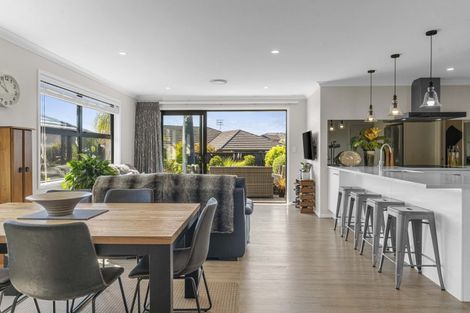 Photo of property in 12 Lakeside Terrace, Omokoroa, 3114