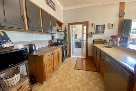 Photo of property in 71 Kent Street, Picton, 7220