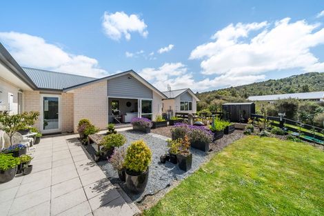 Photo of property in 303 Fairview Drive, Akatarawa, Upper Hutt, 5372