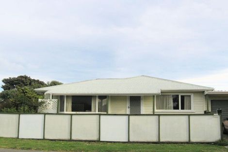 Photo of property in 5 Taheke Street, Paraparaumu Beach, Paraparaumu, 5032