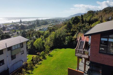 Photo of property in 13 Stanton Crescent, Karoro, Greymouth, 7805