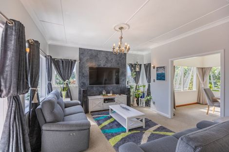 Photo of property in 20 Domain Road, Waipawa, 4210