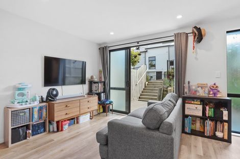 Photo of property in 5 Tokai Place, Glen Eden, Auckland, 0602