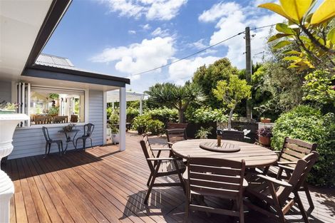 Photo of property in 1/107 Nile Road, Milford, Auckland, 0620