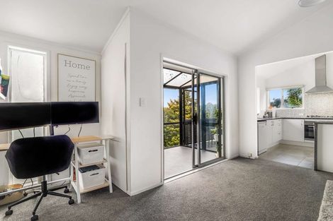 Photo of property in 11 Beaudine Avenue, Glenfield, Auckland, 0629