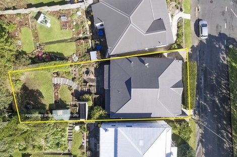 Photo of property in 16 Woburn Road, Northland, Wellington, 6012