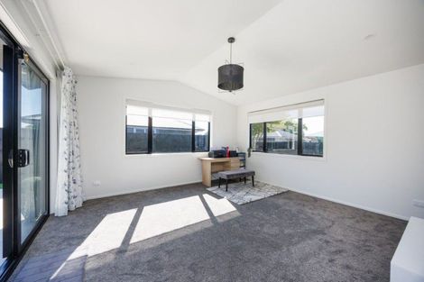 Photo of property in 6 Ivy Lane, Kelvin Grove, Palmerston North, 4414