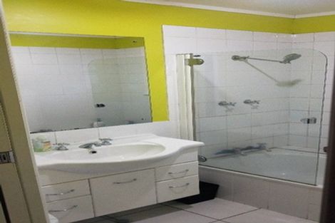 Photo of property in 30 Megan Avenue, Pakuranga Heights, Auckland, 2010