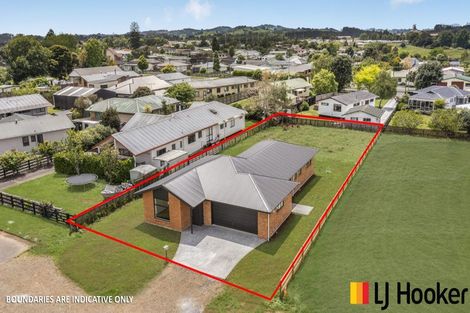 Photo of property in 17 Coolen Place, Tuakau, 2121