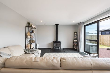 Photo of property in 12 Kanzan Grove, Maewa, Feilding, 4702