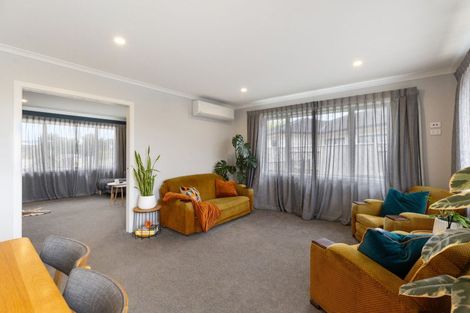Photo of property in 1 Gibraltar Way, Fitzherbert, Palmerston North, 4410