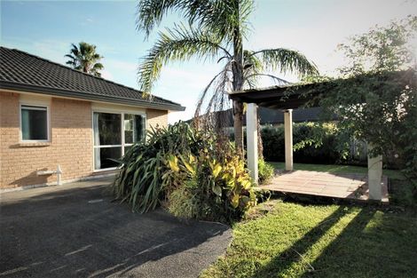 Photo of property in 12 Mellefont Close, East Tamaki Heights, Auckland, 2016