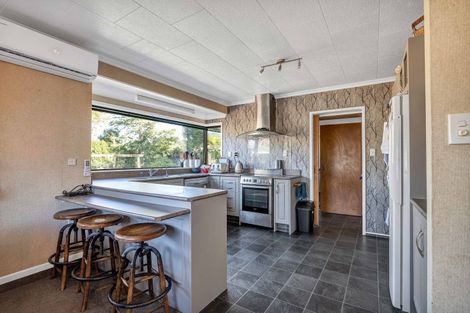 Photo of property in 44 Rawhitiroa Road, Eltham, 4322