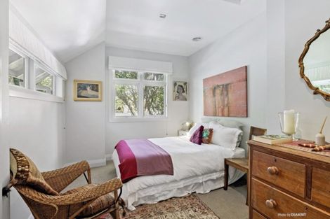 Photo of property in 21 Lower Watt Street, Wadestown, Wellington, 6012