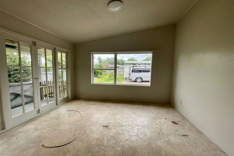 Photo of property in 13 Denyer Place, New Lynn, Auckland, 0600