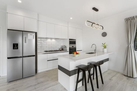 Photo of property in 562a Beach Road, Rothesay Bay, Auckland, 0630