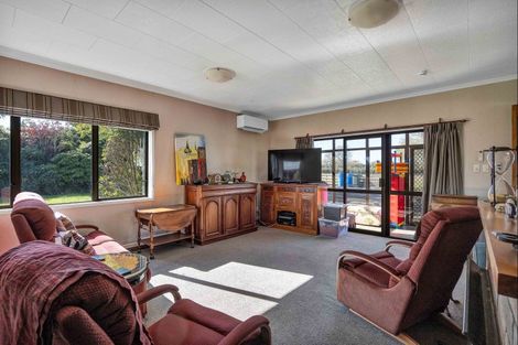 Photo of property in 44 Rawhitiroa Road, Eltham, 4322