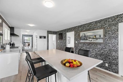 Photo of property in 41 Riverside Drive, Waiuku, 2123