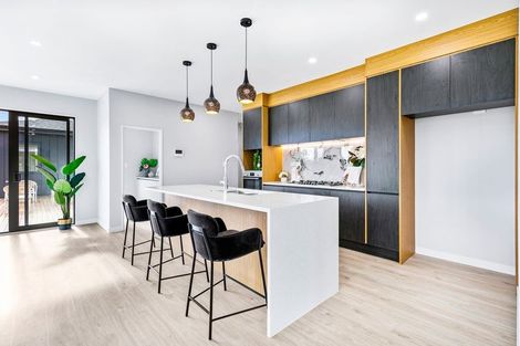 Photo of property in 63 Mcindoe Road, Kumeu, 0810