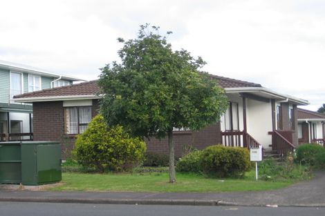 Photo of property in 2/122 Waimumu Road, Massey, Auckland, 0614