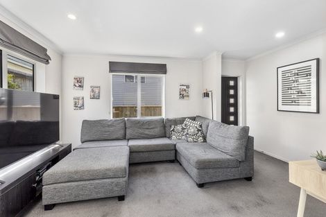Photo of property in 16u7 Black Rock Road, Newlands, Wellington, 6037