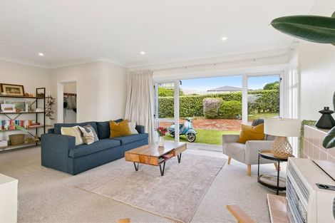 Photo of property in 73 View Road, Houghton Bay, Wellington, 6023