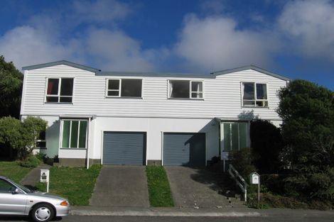 Photo of property in 38 Colchester Crescent, Newlands, Wellington, 6037