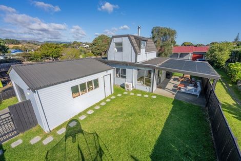 Photo of property in 30 Rangihiroa Street, Waikanae Beach, Waikanae, 5036