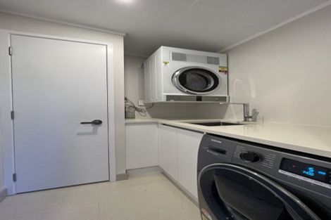 Photo of property in 2a Eastcliffe Road, Castor Bay, Auckland, 0620