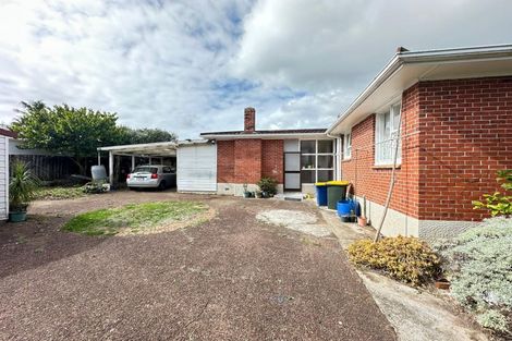 Photo of property in 204 Edmonton Road, Te Atatu South, Auckland, 0610