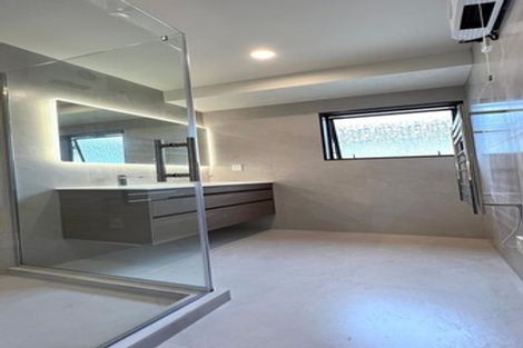 Photo of property in 11 Felicity Place, Unsworth Heights, Auckland, 0632
