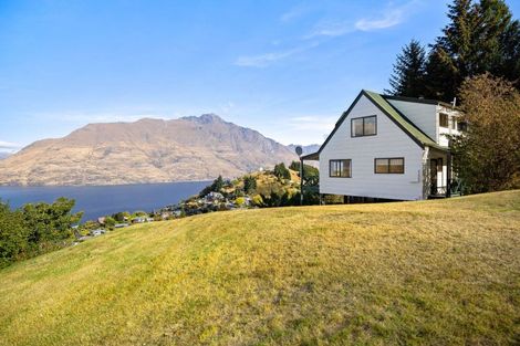 Photo of property in 3 Von Place, Fernhill, Queenstown, 9300