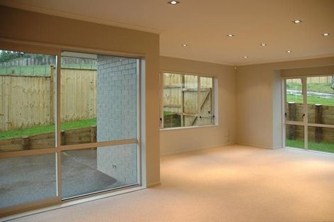 Photo of property in 21 Leburn Crescent, Flat Bush, Auckland, 2016