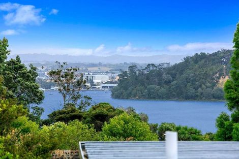 Photo of property in 1/4 Lynn Road, Bayview, Auckland, 0629