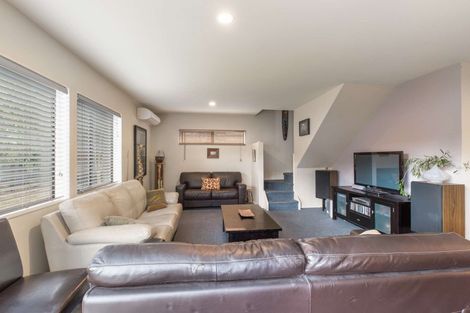 Photo of property in 37 Fields Parade, Oteha, Auckland, 0632