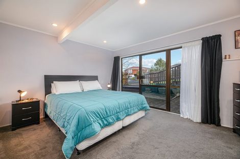 Photo of property in 3 Foyle Place, Glendene, Auckland, 0602