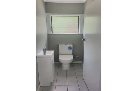 Photo of property in 24 Stokes Avenue, Te Atatu Peninsula, Auckland, 0610