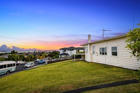 Photo of property in 5 Lydia Avenue, Northcote, Auckland, 0627