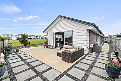 Photo of property in 14 Poutawa Lane, Clarks Beach, 2122