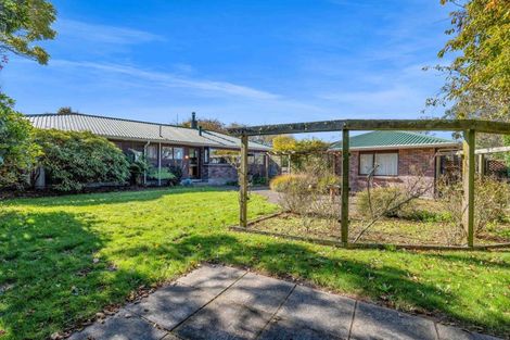Photo of property in 44 Rawhitiroa Road, Eltham, 4322