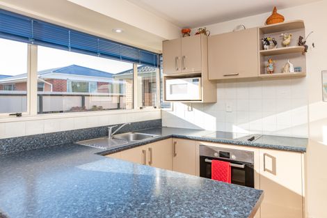 Photo of property in 4 Daniels Road, Redwood, Christchurch, 8051