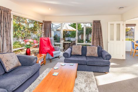 Photo of property in 4 Daniels Road, Redwood, Christchurch, 8051
